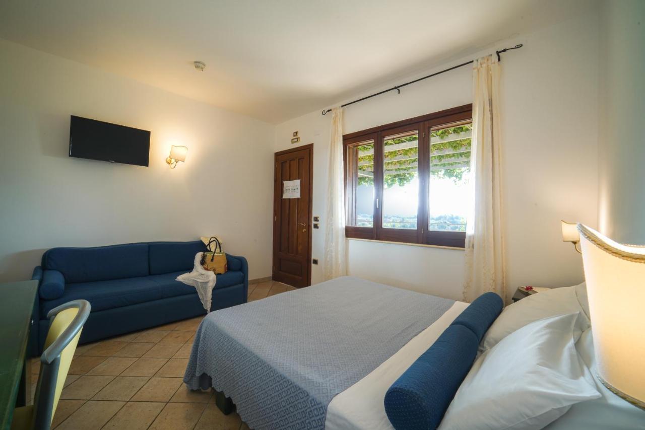 Hotel Scoglio Del Leone ザンブローネ エクステリア 写真