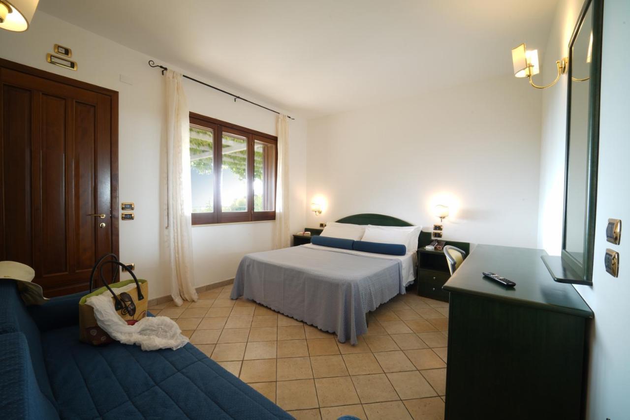 Hotel Scoglio Del Leone ザンブローネ エクステリア 写真